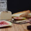 Tartines de fromage frais au poivre, figues fraiches, miel & coppa