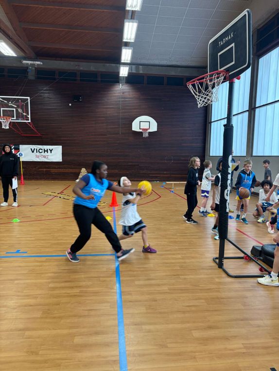 Les basketteurs font du ski