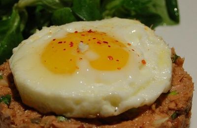 Tartare de thon et oeuf au plat, dans la foulée des oeufs du vendredi