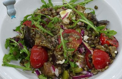 Salade de lentilles aux aubergines rôties et féta