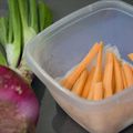 repas végétarien: salade de haricots verts et omelette aux légumes rotis