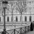 Bras dessus dessous au Pont des Arts...