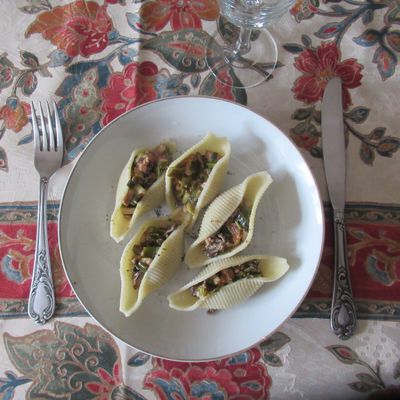 Conchiglioni champignons - poireau - lardons vegan