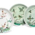 A single and a pair of famille-verte dishes, Qing dynasty, Kangxi period (1662-1722)