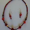 PARURE EN PIERRES NATURELLES AGATE ET CORAIL ET PERLES DE VERRE