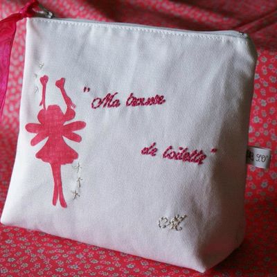 TROUSSE BLANCHE ET ROSE "MOTIF Fée"