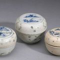 Twelve underglaze blue and enameled small boxes - Vietnam - Late 15th/Early 16th Century
