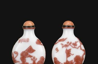 A coral glass overlay snuff bottle, Attributed to Li Junting, Yangzhou, 1800-1840