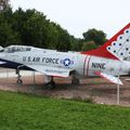 Savigny-les Beaune Castle, 25/08/2014. North American F-100F Super Sabre U.S.A.F. Thunderbirds 243225 "9". Photos: Jean-Luc