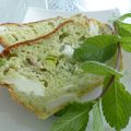 Cake printanier au chèvre et au pesto de fanes de radis