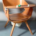 Un petit siège de propreté vintage pour bébé Baumann ! Un design typé scandinave et de très jolies courbes...