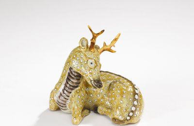 A rare susancai figure of a recumbent stag, Qing dynasty, Kangxi period (1662-1722)