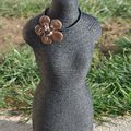 Collier Grosse fleur marron