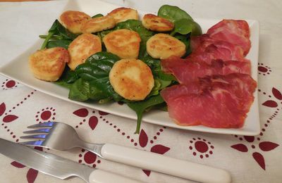 Salades pousses d'épinards et quenelles poêlées - partenariat Jambons Oliveras