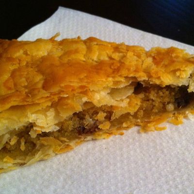 Galette aux noix de cajou et chocolat au lait. 