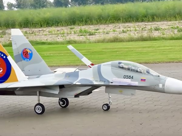 Le redoutable chasseur bombardier russe Sukhoi SU30.