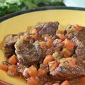 Boeuf braisé aux carottes et aux raisins