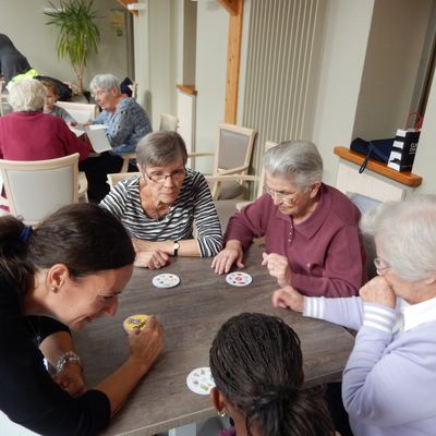 Mercredi 17 octobre 2018 jeux et dessins avec les ateliers enfantins.