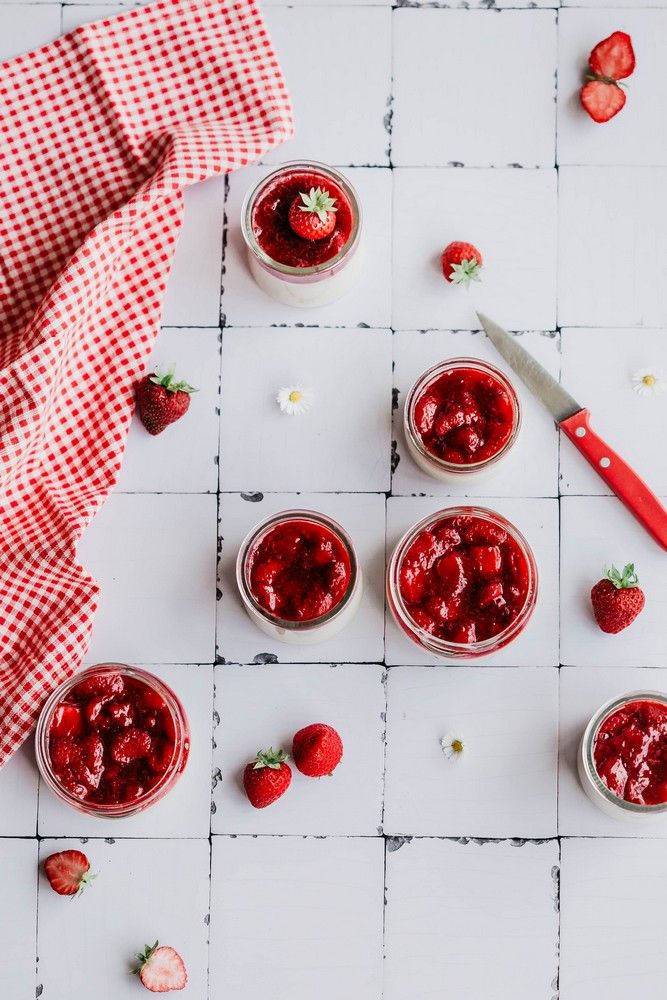 petites crèmes sans four, sans oeuf, sans gluten, express, facile, rapide, compotées de fraises, fleur d'oranger