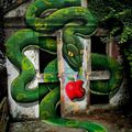 Serpent avec une pomme - très stylé