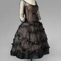 Christian Dior Haute Couture par Yves Saint Laurent, collection Trapèze (P/E 1958), modèle « Bal Masqué » 