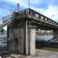 COMPIEGNE...Barrage,écluse et passerelle piétons de VENETTE...