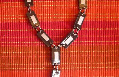 Collier rectangles noir et argent!