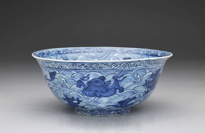 Blue and white Haitao dragon bowl, Ming dynasty, Wanli mark and period (1573-1619)