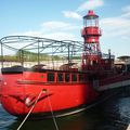  LE BATEAU FAR EN  BORD DE SEINE  FRANCOIS MAURIAC