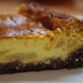 Cheesecake au chocolat blanc & aux poires, sur son lit de Roudor au chocolat