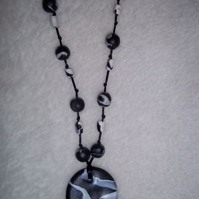 COLLIER NOIR ET BLANC