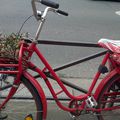 Le vélo rouge, par Frédérique