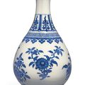 A blue and white garlic mouth bottle vase, Daoguang mark and period (1821-1850)