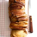 Brioche à effeuiller à la purée de noisette et sucre de fleur de coco (vegan)