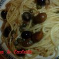 SPAGHETTI CÂPRES, ANCHOIS ET OLIVES ..