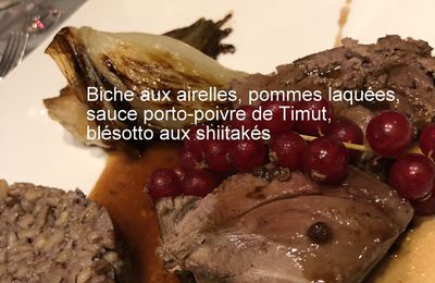 Biche aux airelles, pommes laquées, sauce porto au poivre de Timut, blésotto aux shiitakés