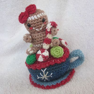 Test crochet - le bonhomme pain d'épice dans une tasse de thé sucrée...
