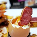 Oeuf à la coque avec du  magret de canard grillé et du  foie gras, un régal 