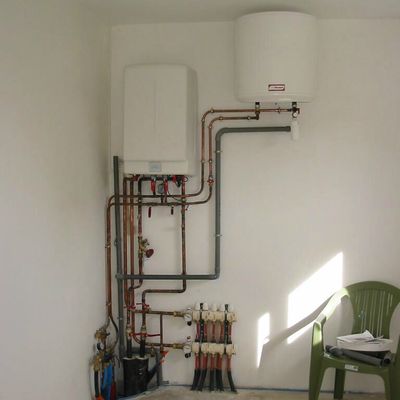 La chaudière est posée le 03 10 13 et le ballon de secours est raccordé: