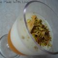 Verrine de yaourt à l'amande douce, compotée d'abricot et croustillant d'amandes et de pistaches - 1,5pt/pers