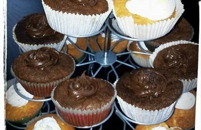 CUPCAKES VANILLE ET CUPCAKES CHOCOLAT