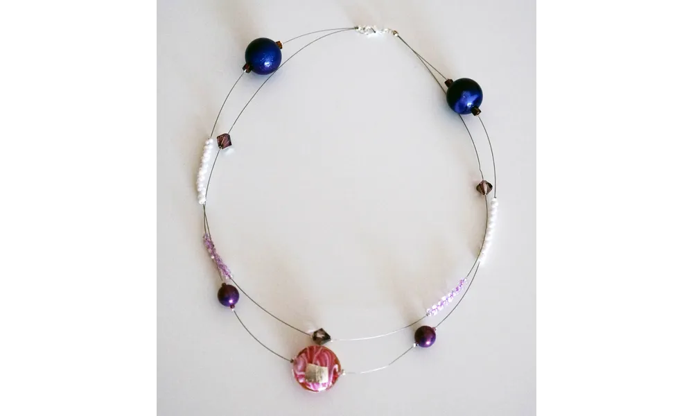 Collier rose, violet et blanc réalisé en perles de verre