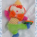 Doudou Peluche Clown Vert Rose Vichy Jaune Noeud Orange Anneaux Corolle