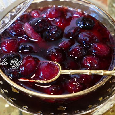 CONFITURE DE CERISES ENTIERES NOIRES ET BIGARREAUX A LA CUILLERE