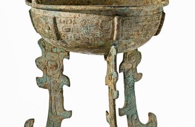 Shallow Ritual Food Cauldron (Ding) with Legs in the Form of Dragons, Late Shang dynasty, middle or late Anyang phase, about 1200-1050 B.C.