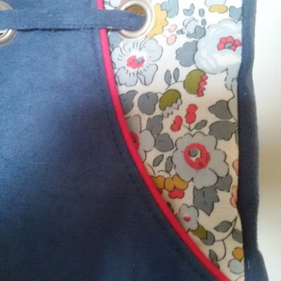 Solveig en suédine bleue et betsy