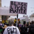 Une minorité d'Américains soutient désormais le mouvement racialiste et violent Black Lives Matter