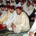 صاحب الجلالة الملك محمد السادس يؤدي صلاة الجمعة بمسجد "لالة خديجة" بوجدة 
