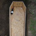 Le cercueil a été rempli sans peine...