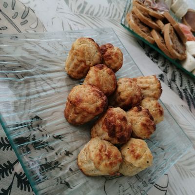 Cannelés salé au ton et fromage ail et fine sherbes
